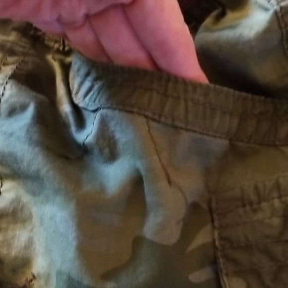 💚Cute camo shorts💚 - Picture 3 of 8